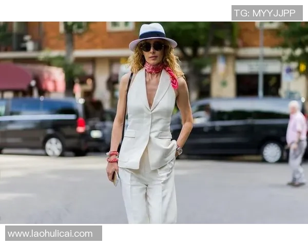 足球明星时尚新风潮背带裤搭配展现个性魅力与运动精神 足球明星时尚新风潮背带裤搭配展现个性魅力与运动精神